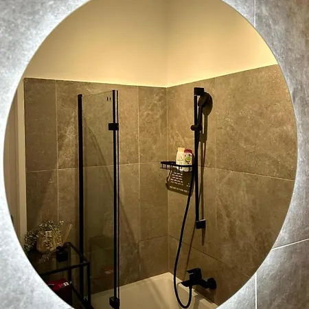 Apartment Designer Near Main Station *