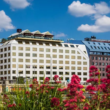 Radisson Red Hotel, Отель