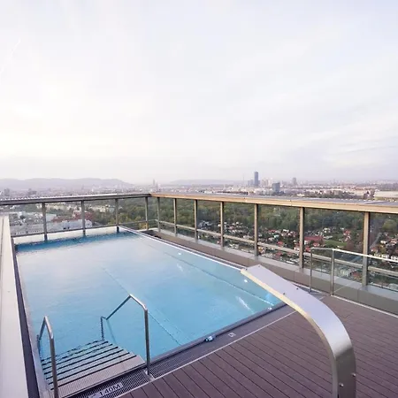 In High-rise On The Danube Apartamento