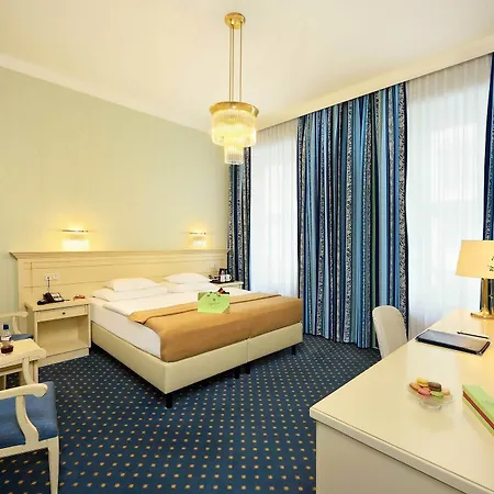 Hotel De France 5*
