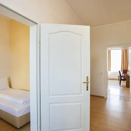 Hotel Hahn 3*