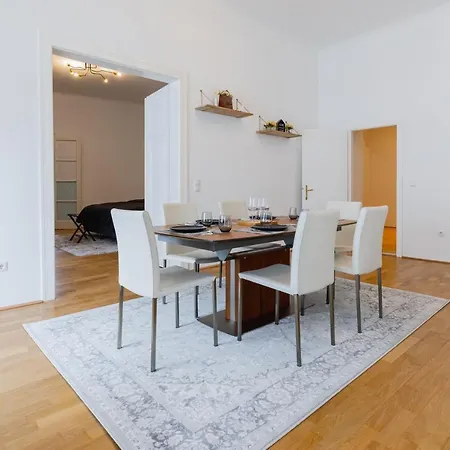 Apartmán 120 M2 4-rooms In A Center