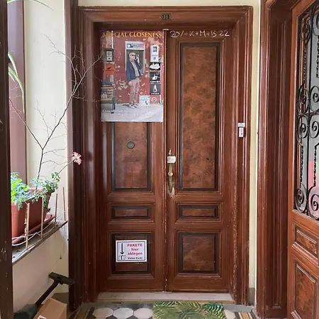 Fro-media - Streetside 2 - Community Space Homestay