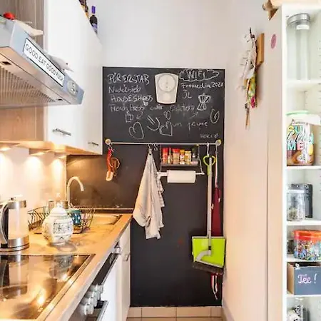 Fro-media - Streetside 2 - Community Space Homestay *