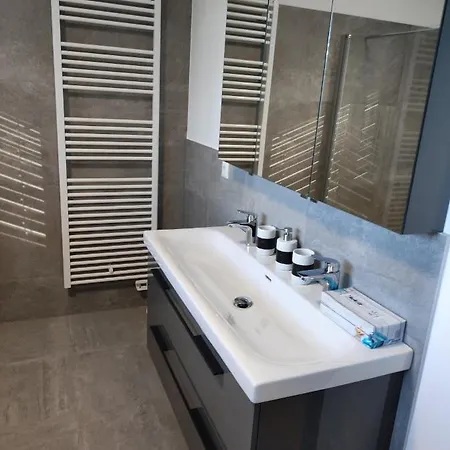 Luxuriöses Penthouse: Un View & Private Lift Apartment Vienna
