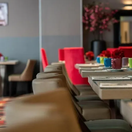 Hotel Leonardo West 4*
