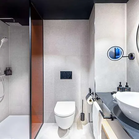 Radisson Red Hotel,