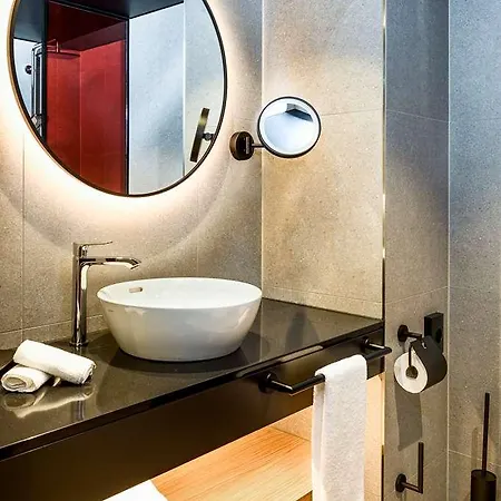 Отель Radisson Red Hotel,