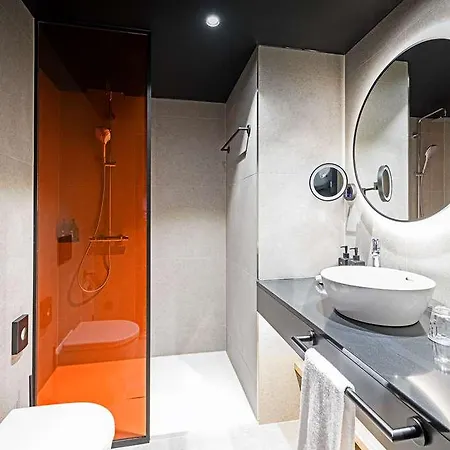 Radisson Red Hotel, Отель 4*