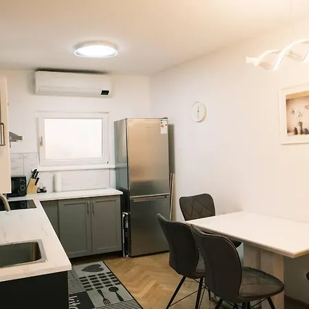 Pink Prater Apartment *