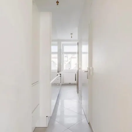 Near Hauptbahnhof - Kingsize Bed *