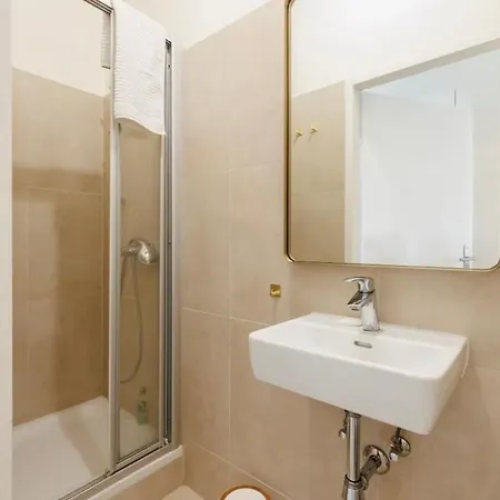 Near Hauptbahnhof - Kingsize Bed Apartment