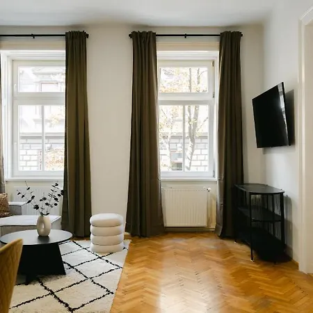 Cozy Perfect For 4-6 Tv Metro Self-checkin *