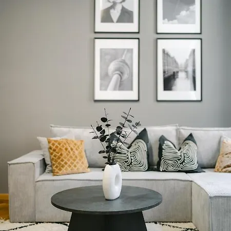 Cozy Perfect For 4-6 Tv Metro Self-checkin *