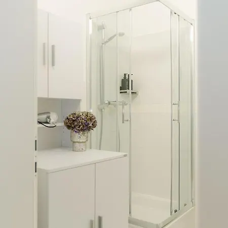 Cozy Perfect For 4-6 Tv Metro Self-checkin