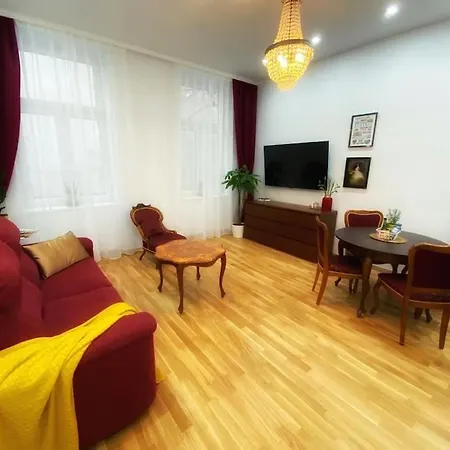 Apartment Heart Street With A Piece Of Old Style *