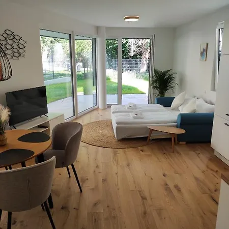 Apartman Roksox-home Gegenueber Der Uno-city Und Kaiserwasser