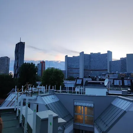 Apartman Roksox-home Gegenueber Der Uno-city Und Kaiserwasser