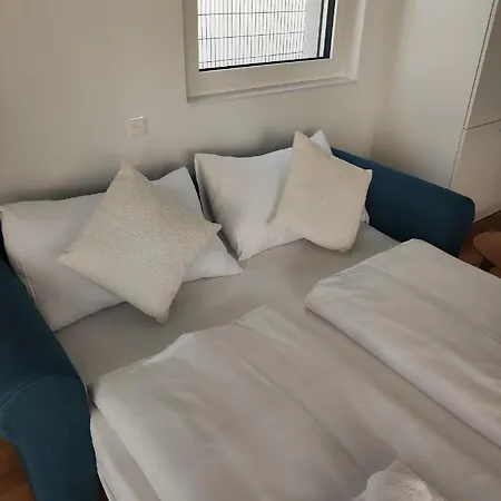 Roksox-home Gegenueber Der Uno-city Und Kaiserwasser Apartman