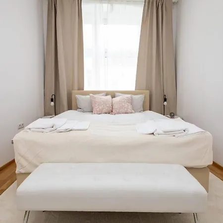 Orestaliving - 2br On The Danube Canal Apartment