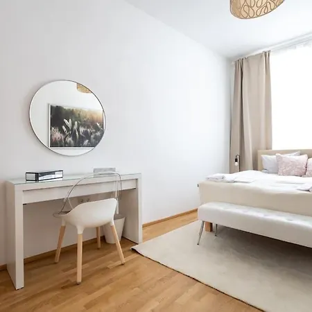 Orestaliving - 2br On The Danube Canal Apartment Vienna