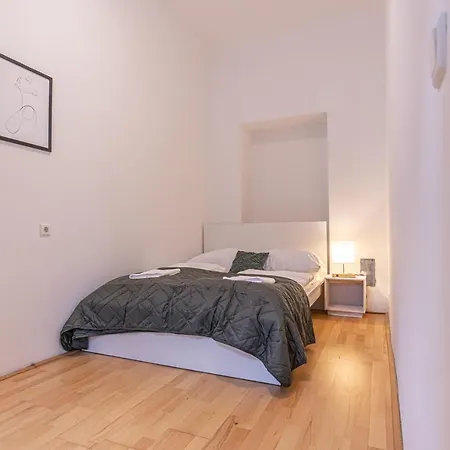 Stadthalle Oasis: Stylish 3br In Vienna