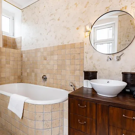 Apartment Luxury 2 Bedroom With King-size Beds *