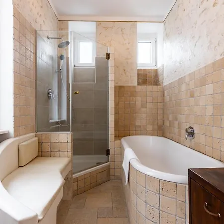 Luxury 2 Bedroom With King-size Beds *