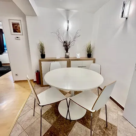 Apartamento Traum Mit Pool+balkon Viena