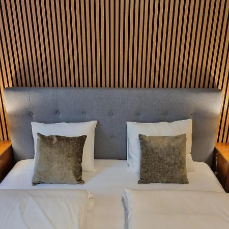 Villa With Private Sauna And Jacuzzi, 8 Min From Schloss Schoebrunn *