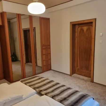 With Private Sauna And Jacuzzi, 8 Min From Schloss Schoebrunn Vienna