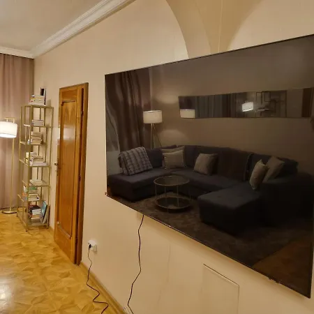 Villa With Private Sauna And Jacuzzi, 8 Min From Schloss Schoebrunn *