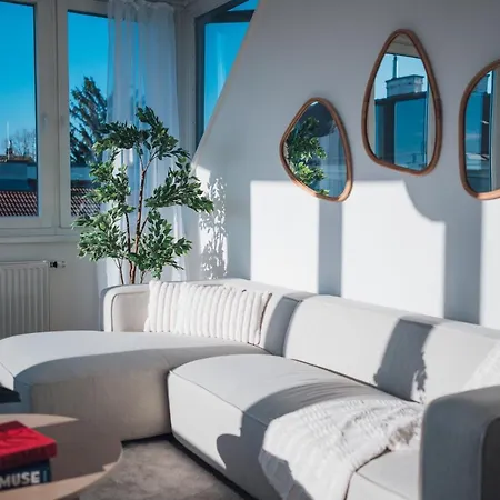 Stylish With Breathtaking Rooftop Views Apartment *
