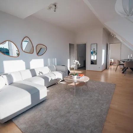 Stylish With Breathtaking Rooftop Views *