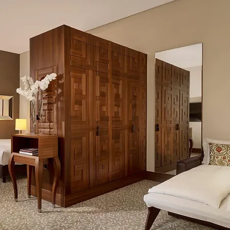 The Ritz-carlton, Hotel