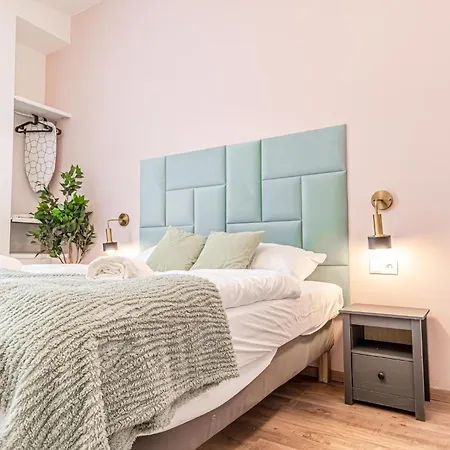 Queen Bed Near Westbahnhof *