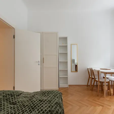 Schoenes In Zentrumsnaehe Apartman *