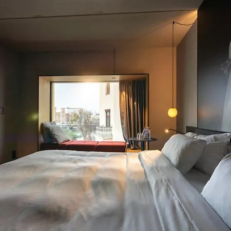 Radisson Red Hotel, 4*