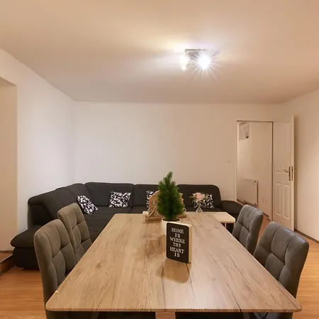Spacious Near Schoenbrunn Castle Διαμέρισμα