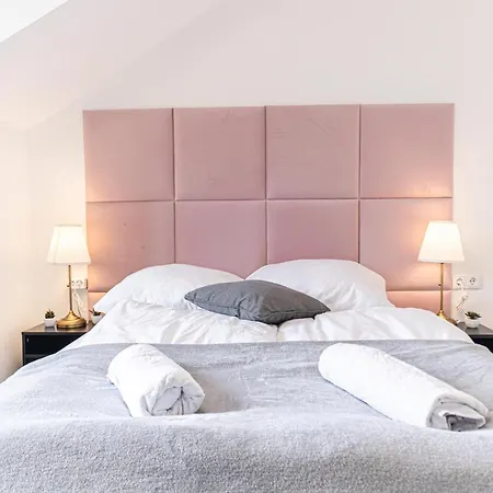 Convenient 2br Apt. Near U6 Station Am Schoepfwerk *