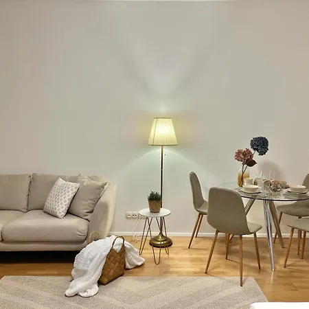 Zentrales Mit Balkon