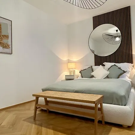 Designer Near Main Station Apartment *