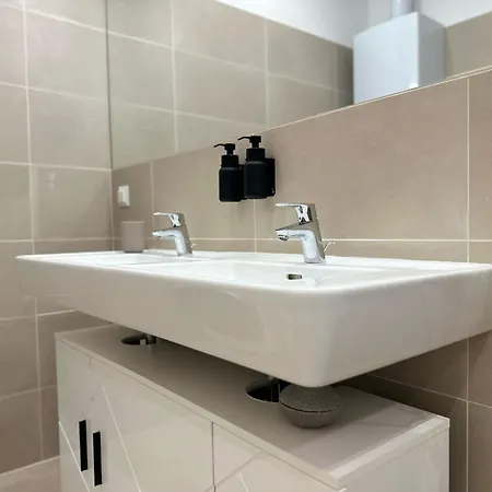 Apartment Designer Near Main Station *