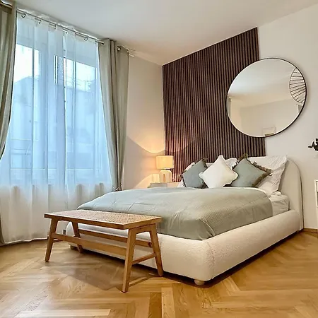 Designer Near Main Station Apartment *