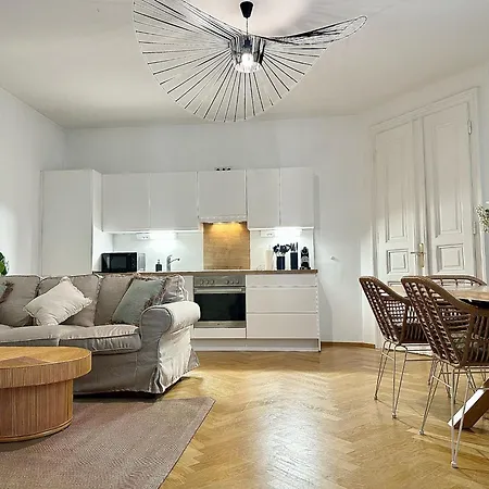Designer Near Main Station * Vienna