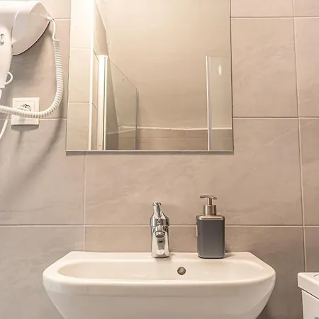 Convenient 2br Apt. Near U6 Station Am Schoepfwerk * Bécs