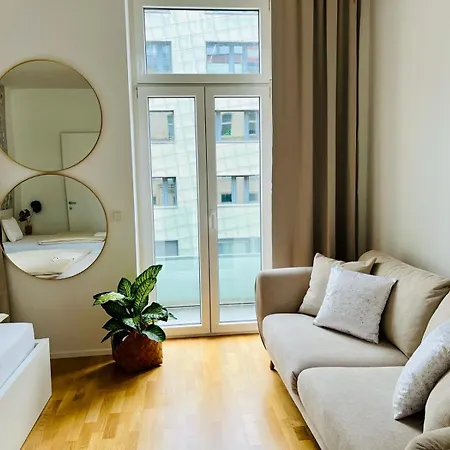 Apartment Zentrales Mit Balkon *