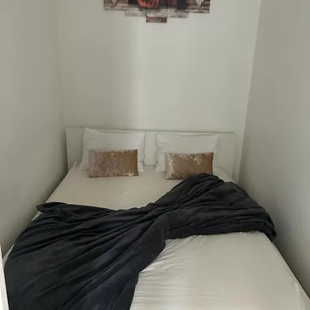 Apartment Elegance Gem With Free Parking And Fast Internet 250 Mbits
