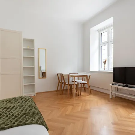Schoenes In Zentrumsnaehe Apartman *