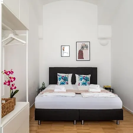 Apartment Pristine 1br Steps From By Hm Vienna